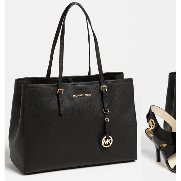 Large MK Travel Tote 🥰 - Picture 1 of 5